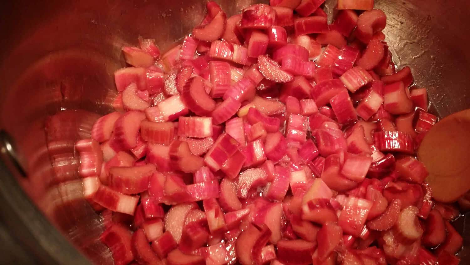 How to Easily Can Rhubarb at Home