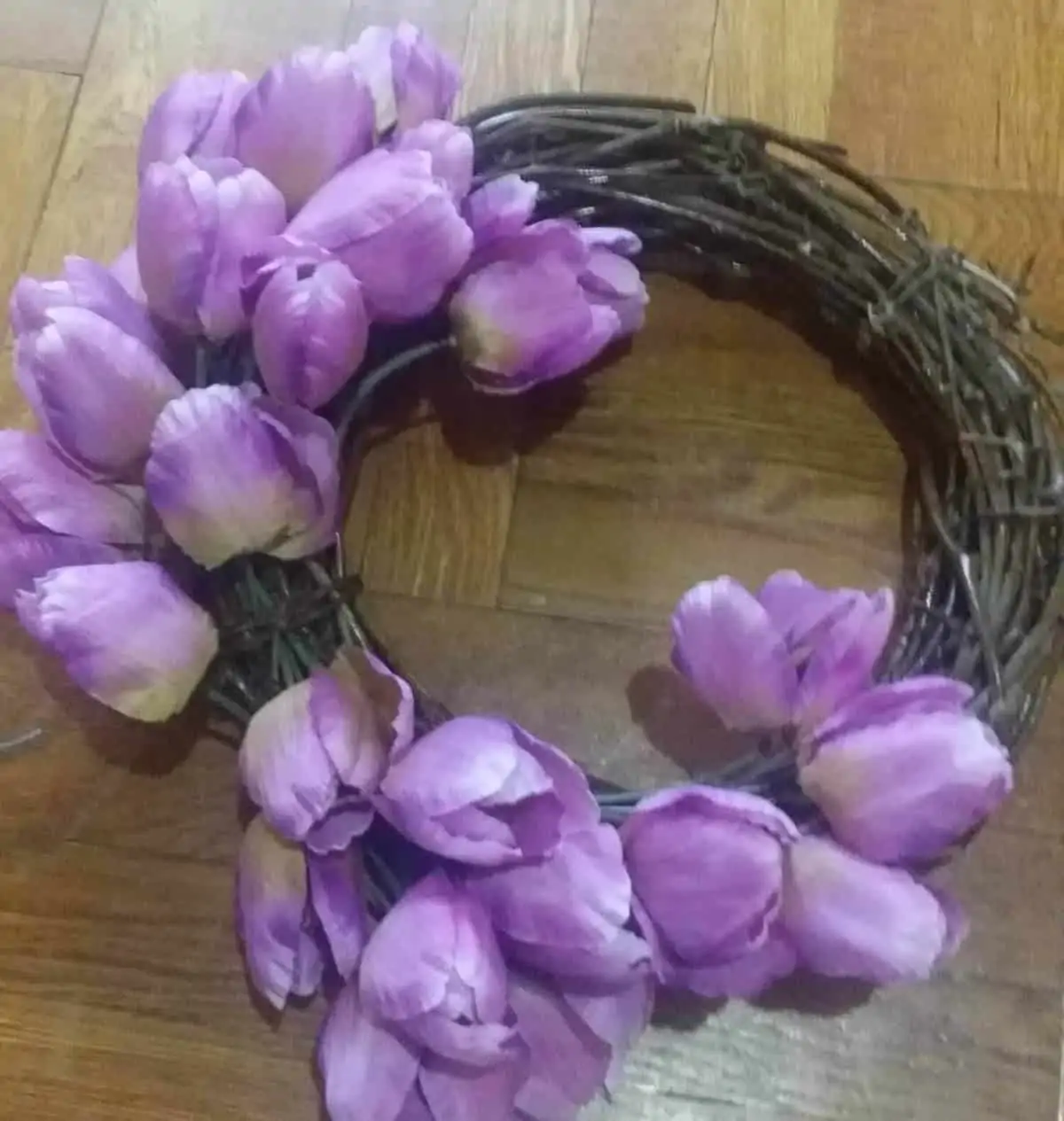 DIY Quick & Easy Spring Tulip Wreath