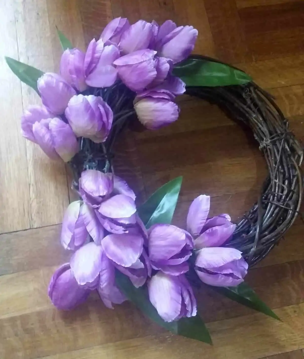 DIY Quick & Easy Spring Tulip Wreath