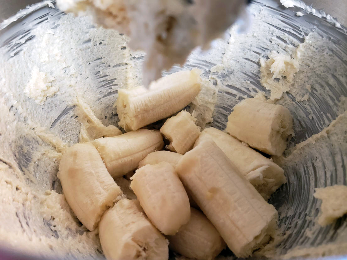 creamed butter, sugar and bananas in mixer bowl